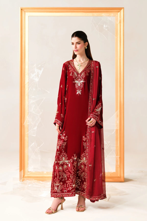Winter Dresses for Women: Khaddar, Velvet & Embroidered Styles – Heeras Official